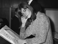 Françoise Hardy, French Singer and International Sixties Icon, Dead at 80